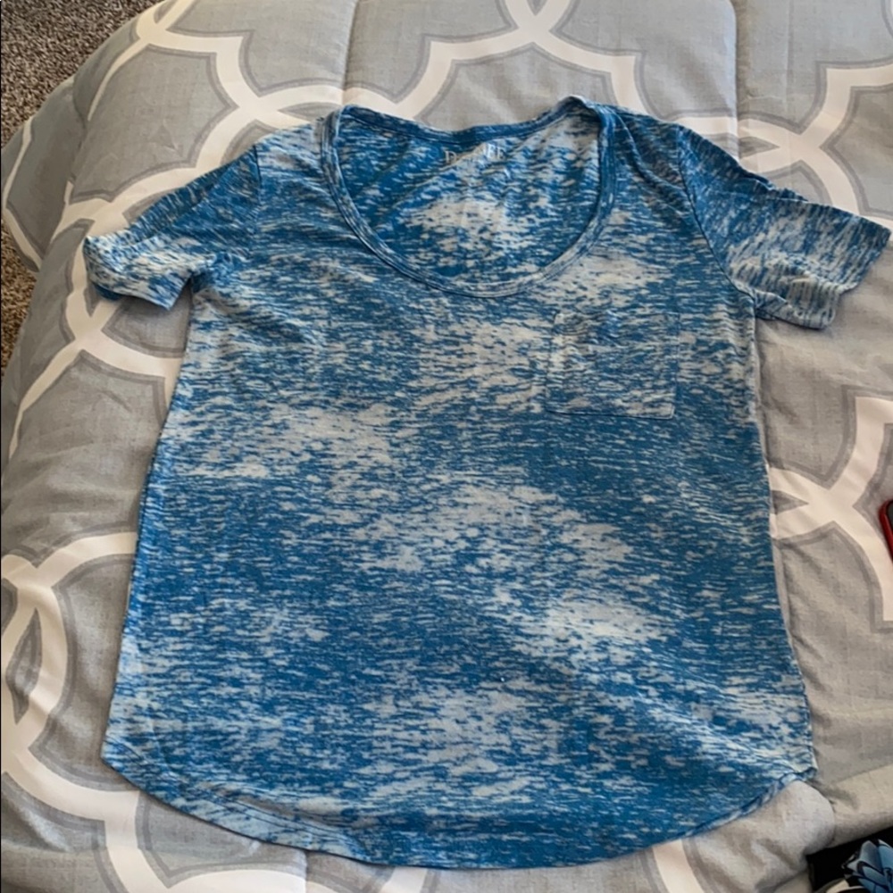 Heathered blue t-shirt with front pocket